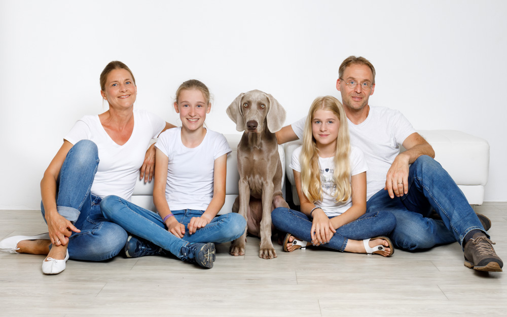 Familienbild mit Hund