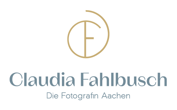 CF_Logo_Slogan@3x Logo Claudia Fahlbusch – Fotografin aus Aachen